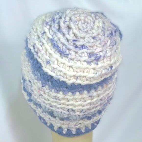 NEW Crochet Newsboy Flower Hat Hand Crafted Blue Cream Colors Brim Warm Beanie - Picture 5 of 10